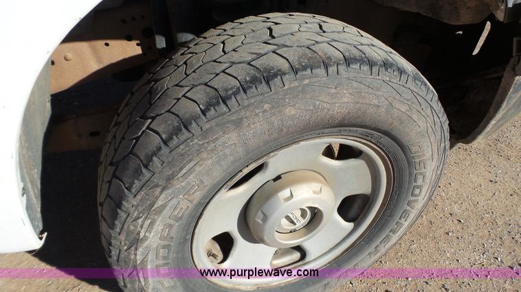 image for item J1298 2005 Ford F350 Super Duty XL Crew Cab pickup truck