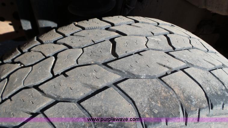 image for item J1298 2005 Ford F350 Super Duty XL Crew Cab pickup truck