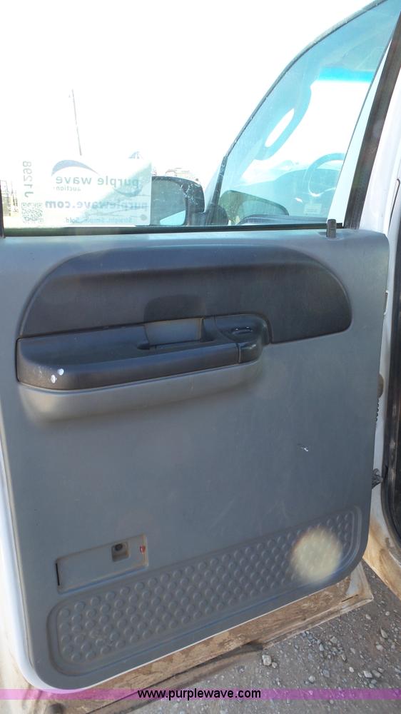 image for item J1298 2005 Ford F350 Super Duty XL Crew Cab pickup truck