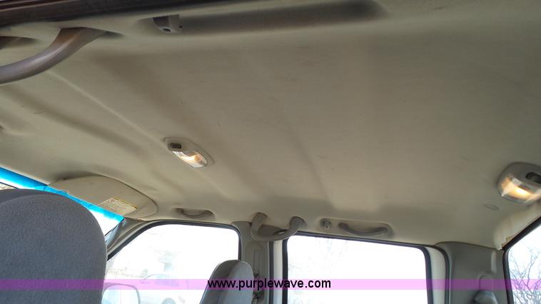 image for item J1298 2005 Ford F350 Super Duty XL Crew Cab pickup truck