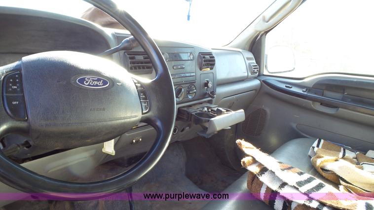 image for item J1298 2005 Ford F350 Super Duty XL Crew Cab pickup truck