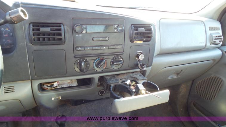 image for item J1298 2005 Ford F350 Super Duty XL Crew Cab pickup truck