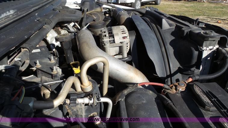 image for item J1298 2005 Ford F350 Super Duty XL Crew Cab pickup truck