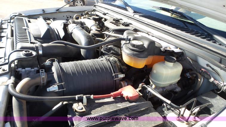 image for item J1298 2005 Ford F350 Super Duty XL Crew Cab pickup truck