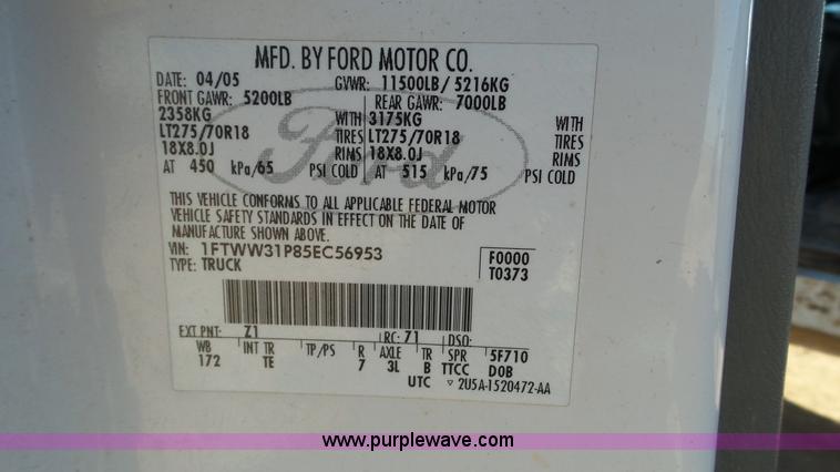 image for item J1298 2005 Ford F350 Super Duty XL Crew Cab pickup truck