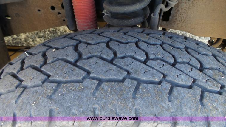 image for item J1299 2005 Ford F350 Super Duty XLT Crew Cab pickup truck