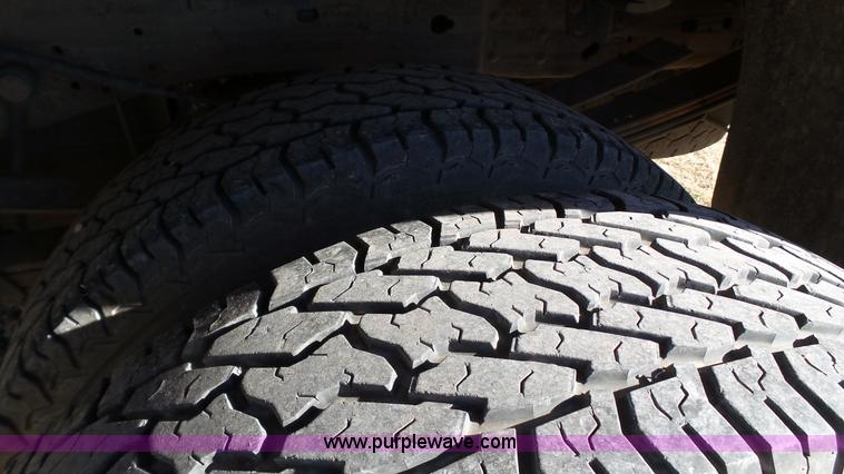 image for item J1299 2005 Ford F350 Super Duty XLT Crew Cab pickup truck