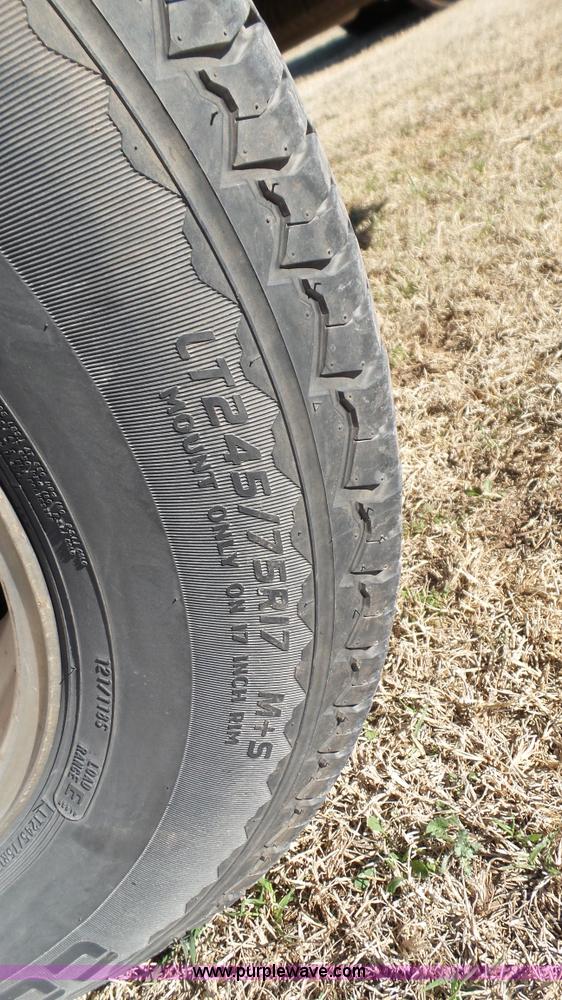 image for item J1299 2005 Ford F350 Super Duty XLT Crew Cab pickup truck