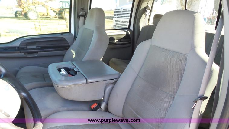 image for item J1299 2005 Ford F350 Super Duty XLT Crew Cab pickup truck