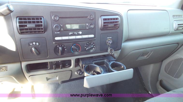 image for item J1299 2005 Ford F350 Super Duty XLT Crew Cab pickup truck