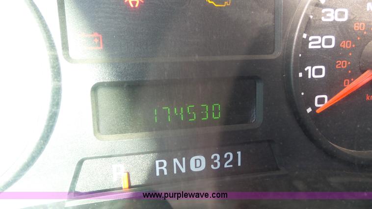 image for item J1299 2005 Ford F350 Super Duty XLT Crew Cab pickup truck