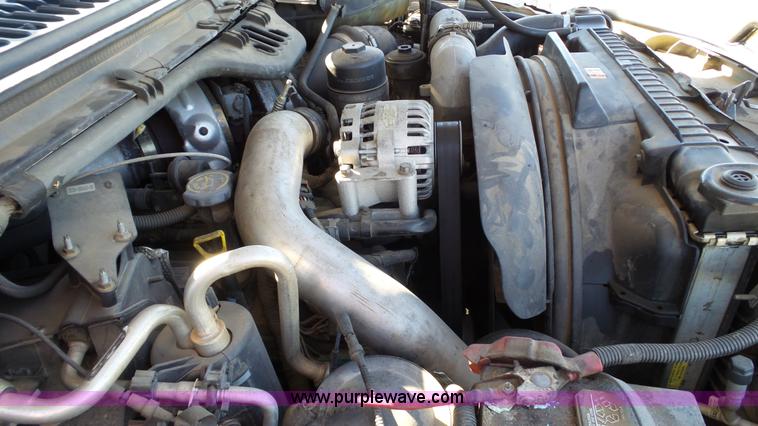 image for item J1299 2005 Ford F350 Super Duty XLT Crew Cab pickup truck