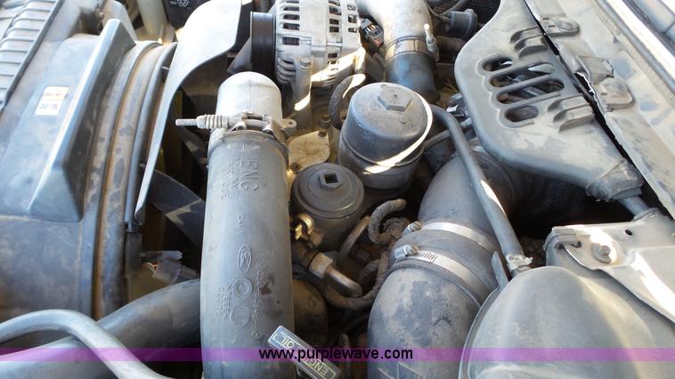 image for item J1299 2005 Ford F350 Super Duty XLT Crew Cab pickup truck