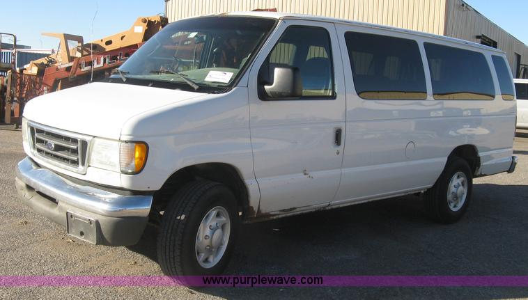 image for item J2913 2003 Ford E350 Super Duty XLT Extended van