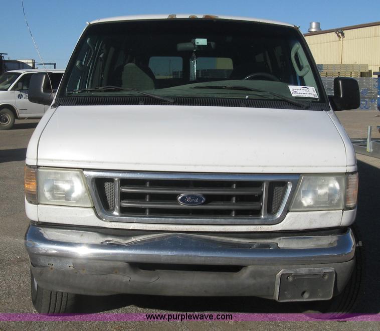 image for item J2913 2003 Ford E350 Super Duty XLT Extended van