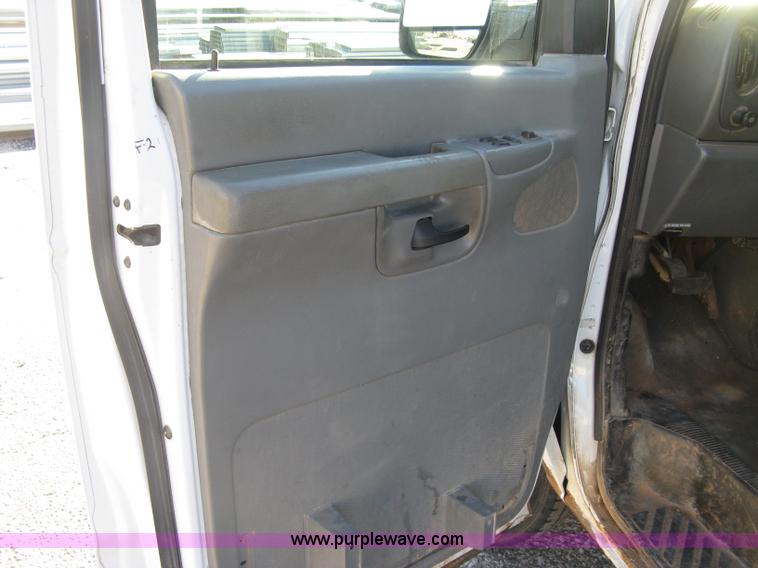 image for item J2913 2003 Ford E350 Super Duty XLT Extended van