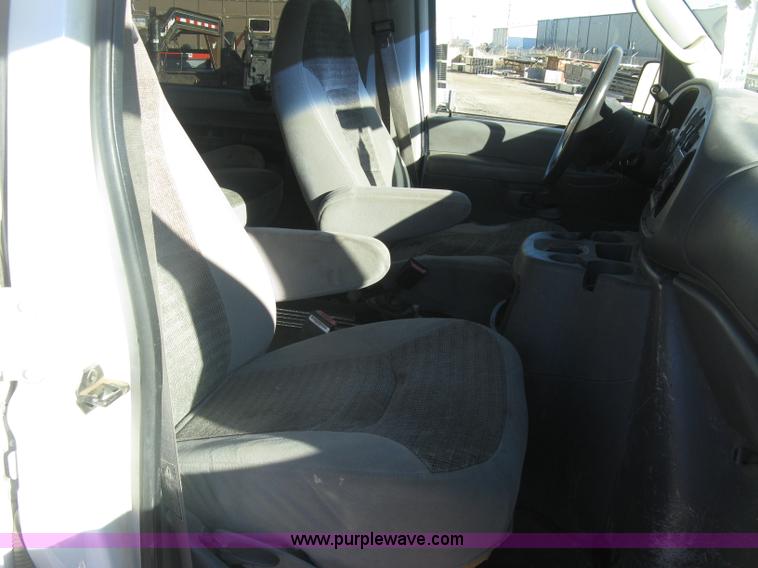 image for item J2913 2003 Ford E350 Super Duty XLT Extended van