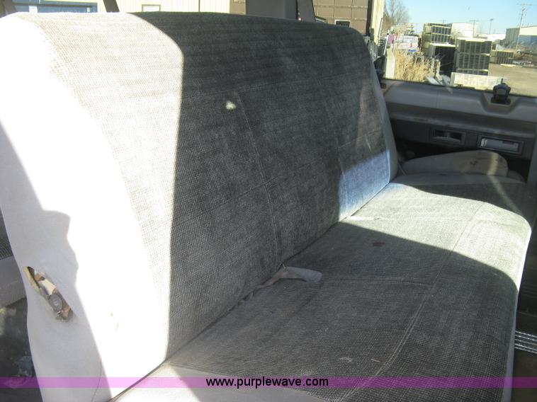 image for item J2913 2003 Ford E350 Super Duty XLT Extended van