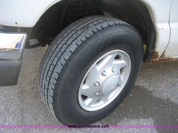 image for item J2913 2003 Ford E350 Super Duty XLT Extended van