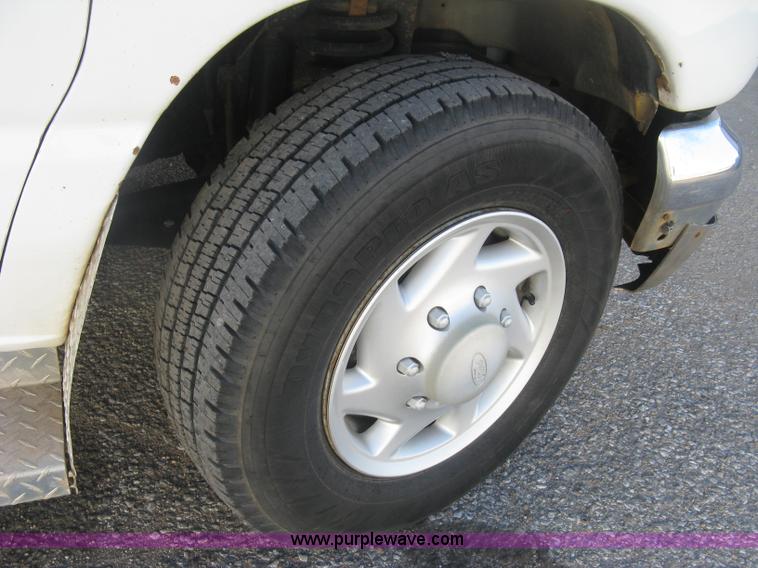 image for item J2913 2003 Ford E350 Super Duty XLT Extended van