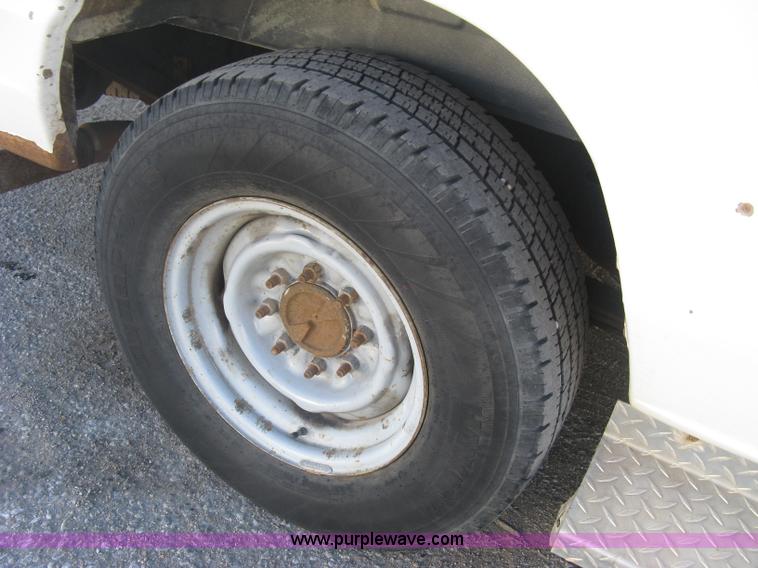 image for item J2913 2003 Ford E350 Super Duty XLT Extended van