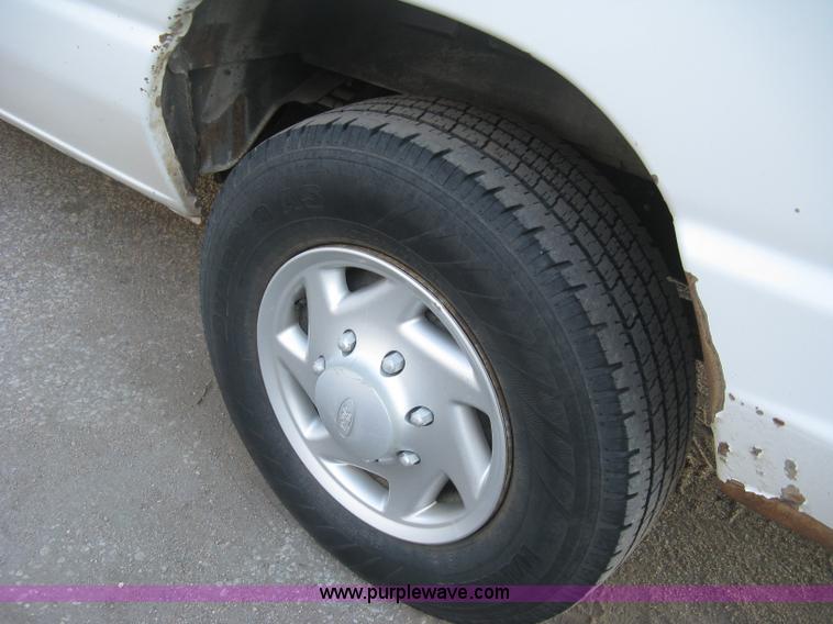 image for item J2913 2003 Ford E350 Super Duty XLT Extended van