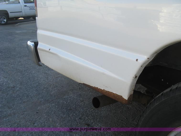 image for item J2913 2003 Ford E350 Super Duty XLT Extended van