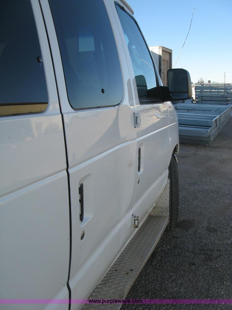 image for item J2913 2003 Ford E350 Super Duty XLT Extended van