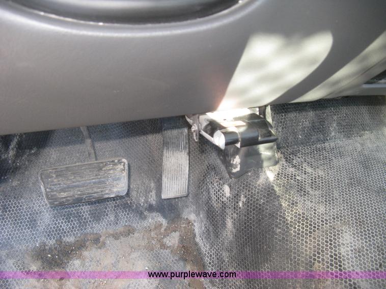 image for item J2940 2007 Chevrolet Silverado 2500HD flatbed pickup truck