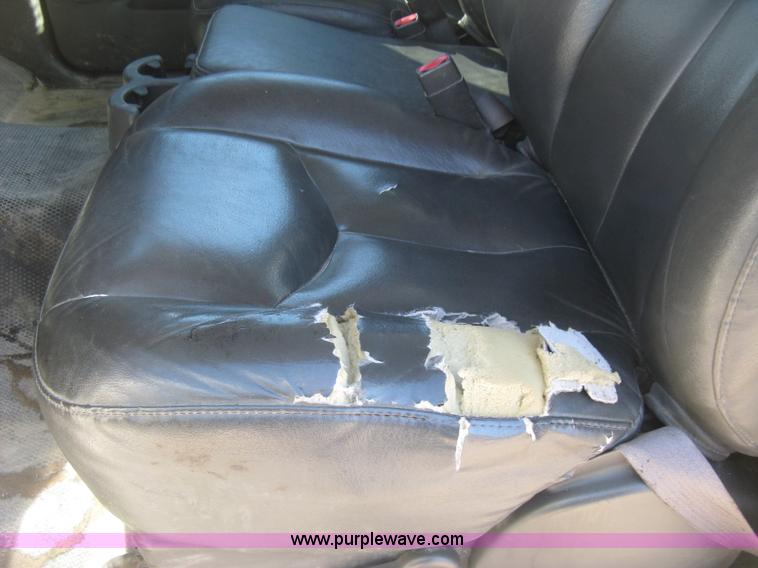 image for item J2940 2007 Chevrolet Silverado 2500HD flatbed pickup truck