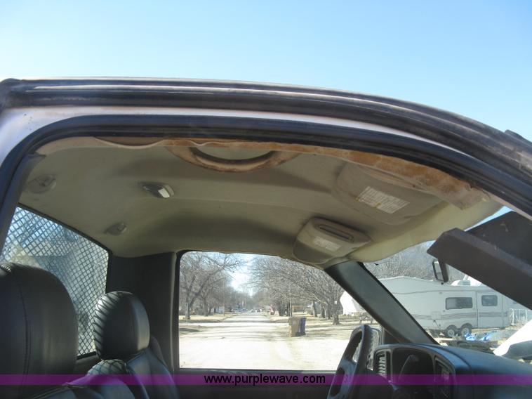 image for item J2940 2007 Chevrolet Silverado 2500HD flatbed pickup truck