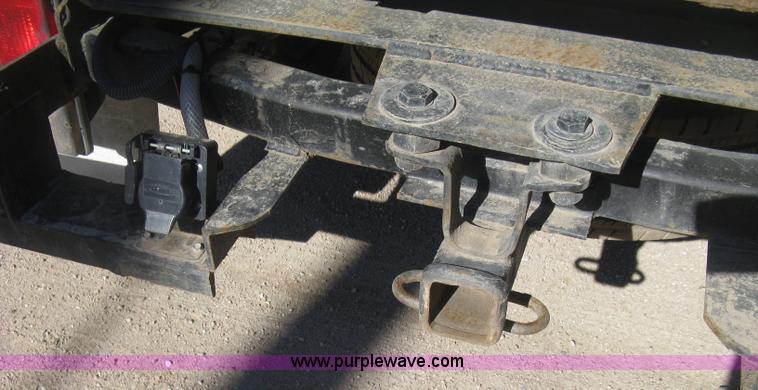 image for item J2940 2007 Chevrolet Silverado 2500HD flatbed pickup truck