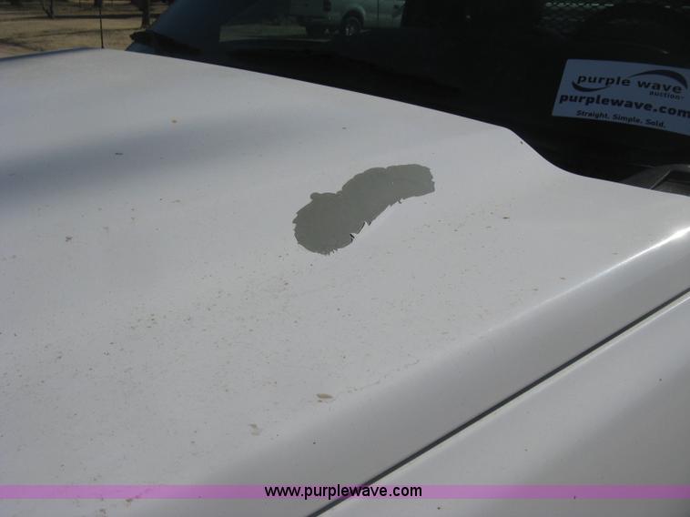 image for item J2940 2007 Chevrolet Silverado 2500HD flatbed pickup truck