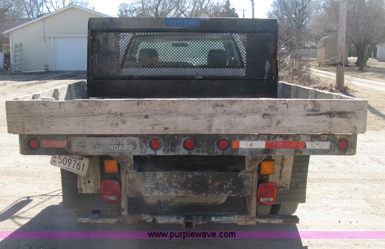image for item J2941 2003 Chevrolet Silverado 3500 flatbed pickup truck