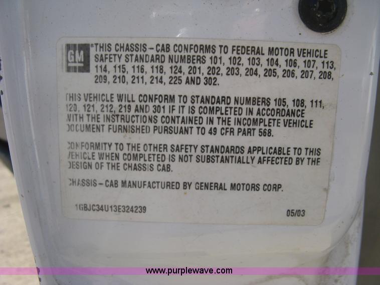 image for item J2941 2003 Chevrolet Silverado 3500 flatbed pickup truck