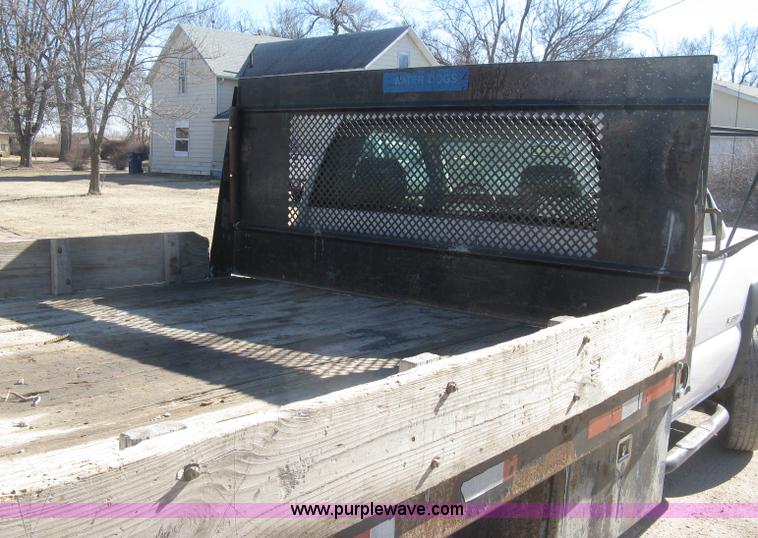 image for item J2941 2003 Chevrolet Silverado 3500 flatbed pickup truck