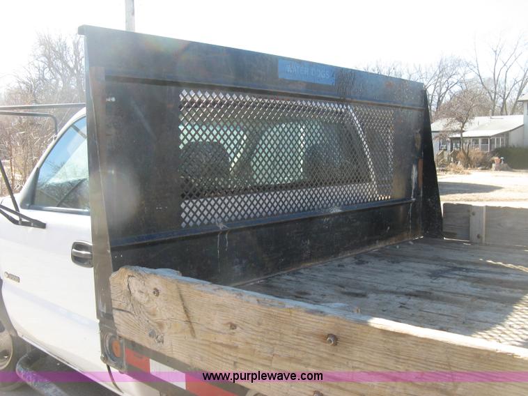 image for item J2941 2003 Chevrolet Silverado 3500 flatbed pickup truck