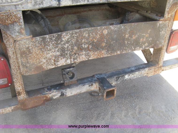 image for item J2941 2003 Chevrolet Silverado 3500 flatbed pickup truck