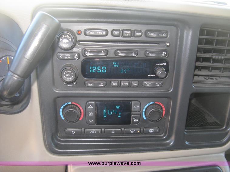 image for item J2942 2004 Chevrolet Silverado 2500HD LT Crew Cab pickup truck