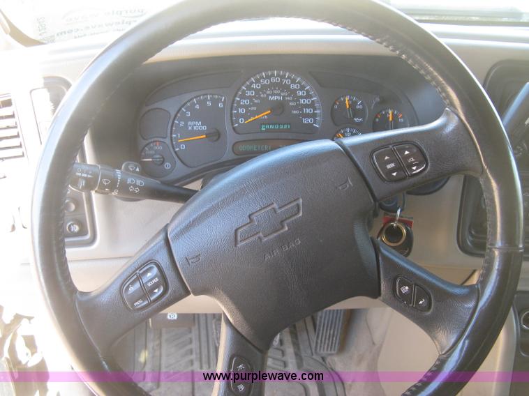 image for item J2942 2004 Chevrolet Silverado 2500HD LT Crew Cab pickup truck