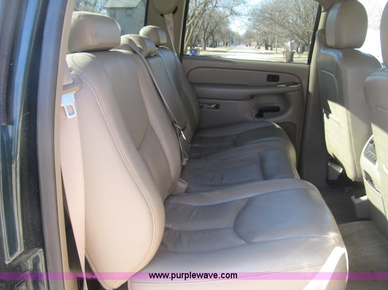 image for item J2942 2004 Chevrolet Silverado 2500HD LT Crew Cab pickup truck