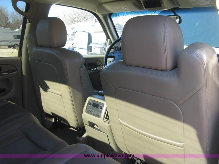 image for item J2942 2004 Chevrolet Silverado 2500HD LT Crew Cab pickup truck