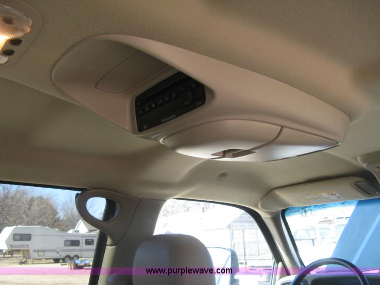 image for item J2942 2004 Chevrolet Silverado 2500HD LT Crew Cab pickup truck