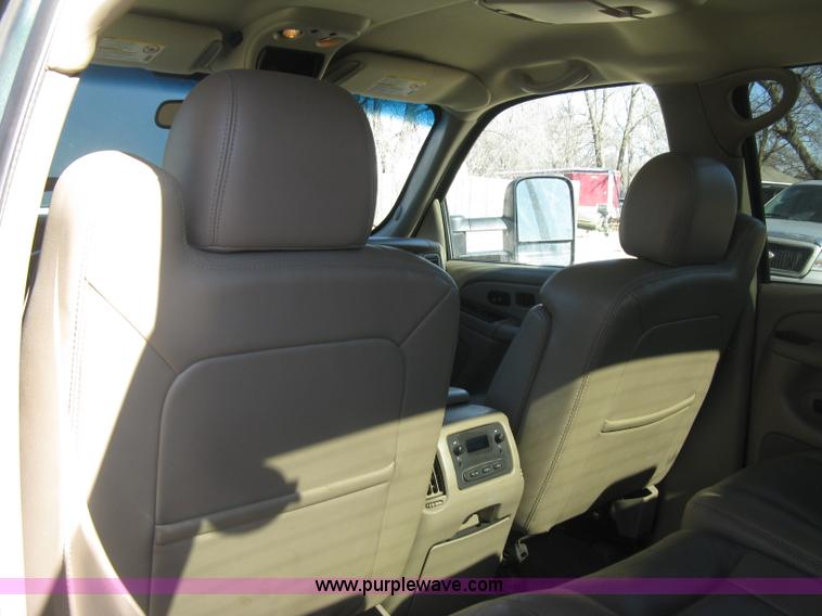 image for item J2942 2004 Chevrolet Silverado 2500HD LT Crew Cab pickup truck