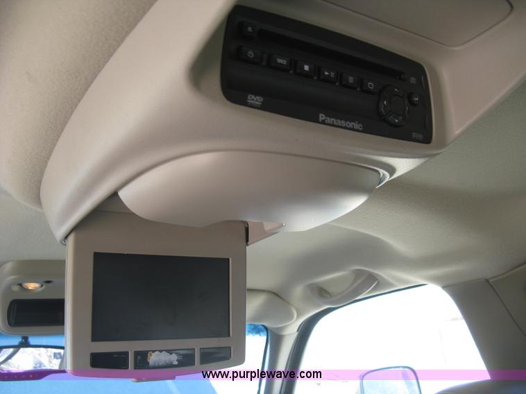 image for item J2942 2004 Chevrolet Silverado 2500HD LT Crew Cab pickup truck