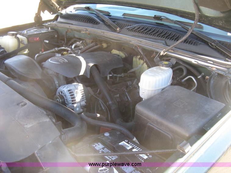 image for item J2942 2004 Chevrolet Silverado 2500HD LT Crew Cab pickup truck