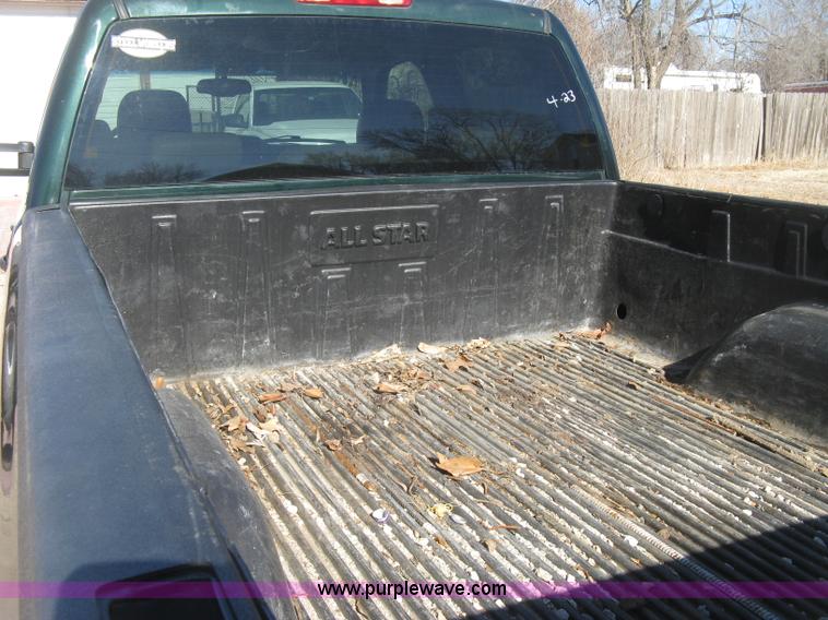 image for item J2942 2004 Chevrolet Silverado 2500HD LT Crew Cab pickup truck