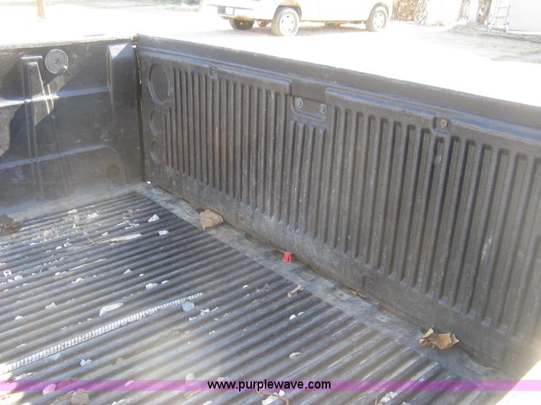 image for item J2942 2004 Chevrolet Silverado 2500HD LT Crew Cab pickup truck