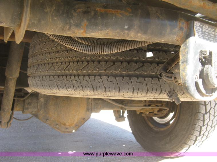 image for item J2942 2004 Chevrolet Silverado 2500HD LT Crew Cab pickup truck