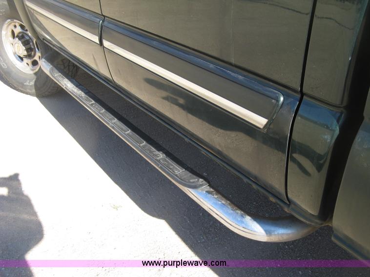 image for item J2942 2004 Chevrolet Silverado 2500HD LT Crew Cab pickup truck